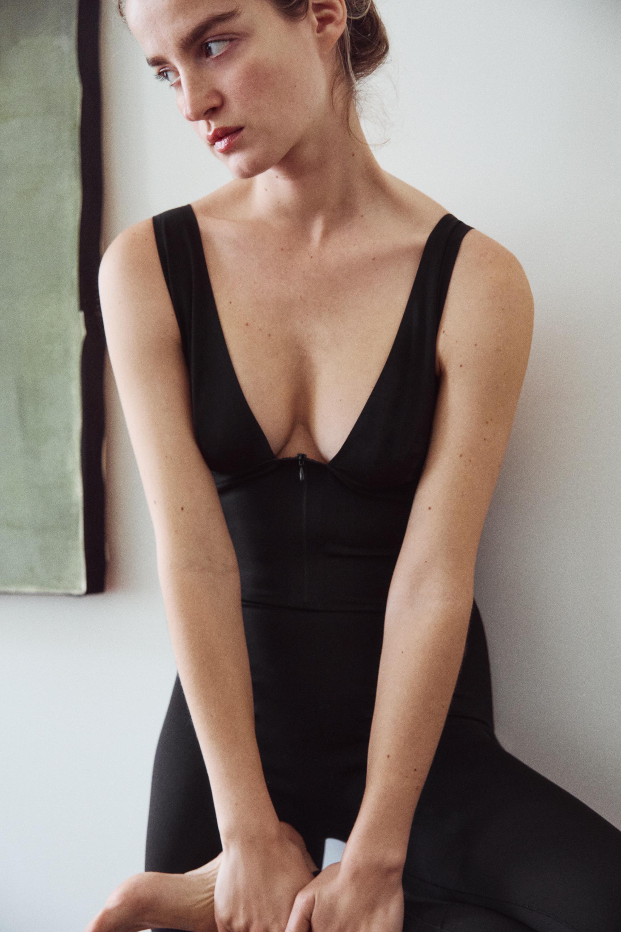 STRAPPY JUMPSUIT WITH POLYAMIDE ZIPPER